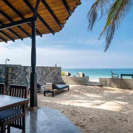 Blue Parrot Beach Villa Ambalangoda  Zewnętrze zdjęcie